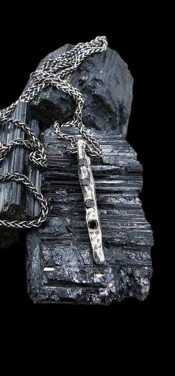 Aμοrφus PENDANT THUNDER